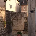De L'imaginaire, Atypique Et Unique